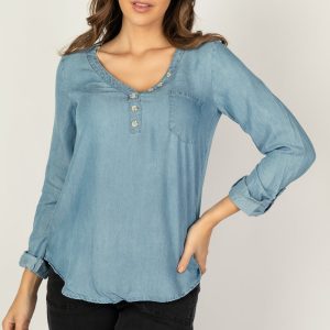 Blusa denim con botones en el escote