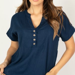 Blusa con cuello chino con detalle en mangas y espalda