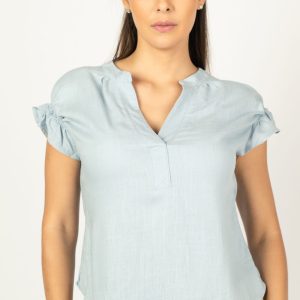 Blusa con recogido en la manga y escote en V