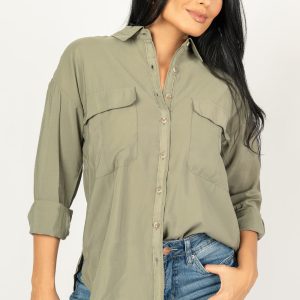 Blusa camisera con detalle en la tapeta