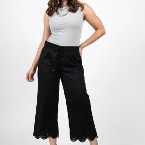 Pantalón con librete en el ruedo