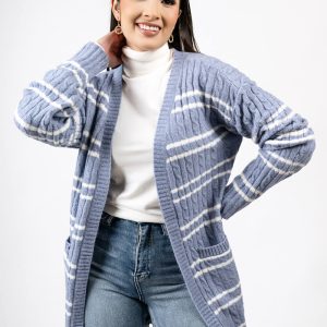 Cardigan de rayas y bolsas expuestas