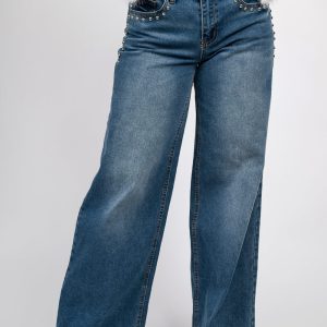 Jeans holgado (loose fit) con detalle de tachuelas laterales