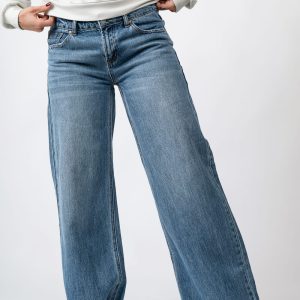 Jeans pierna ancha talle bajo con ruedo deshilachado Enjean