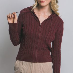 Cardigan tejido de cable con gorro