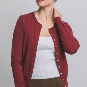 Cardigan liviano con botones dorados