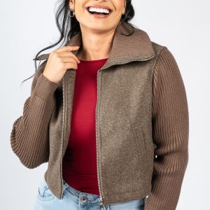 Chaqueta imitación lana con mangas en tela contrastante