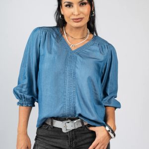 Blusa denim con multi costuras expuestas