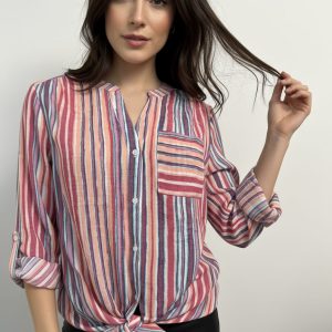 Blusa con estampado de rayas y cuello chino