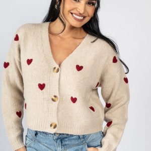 Sweater con multi bordados de corazones