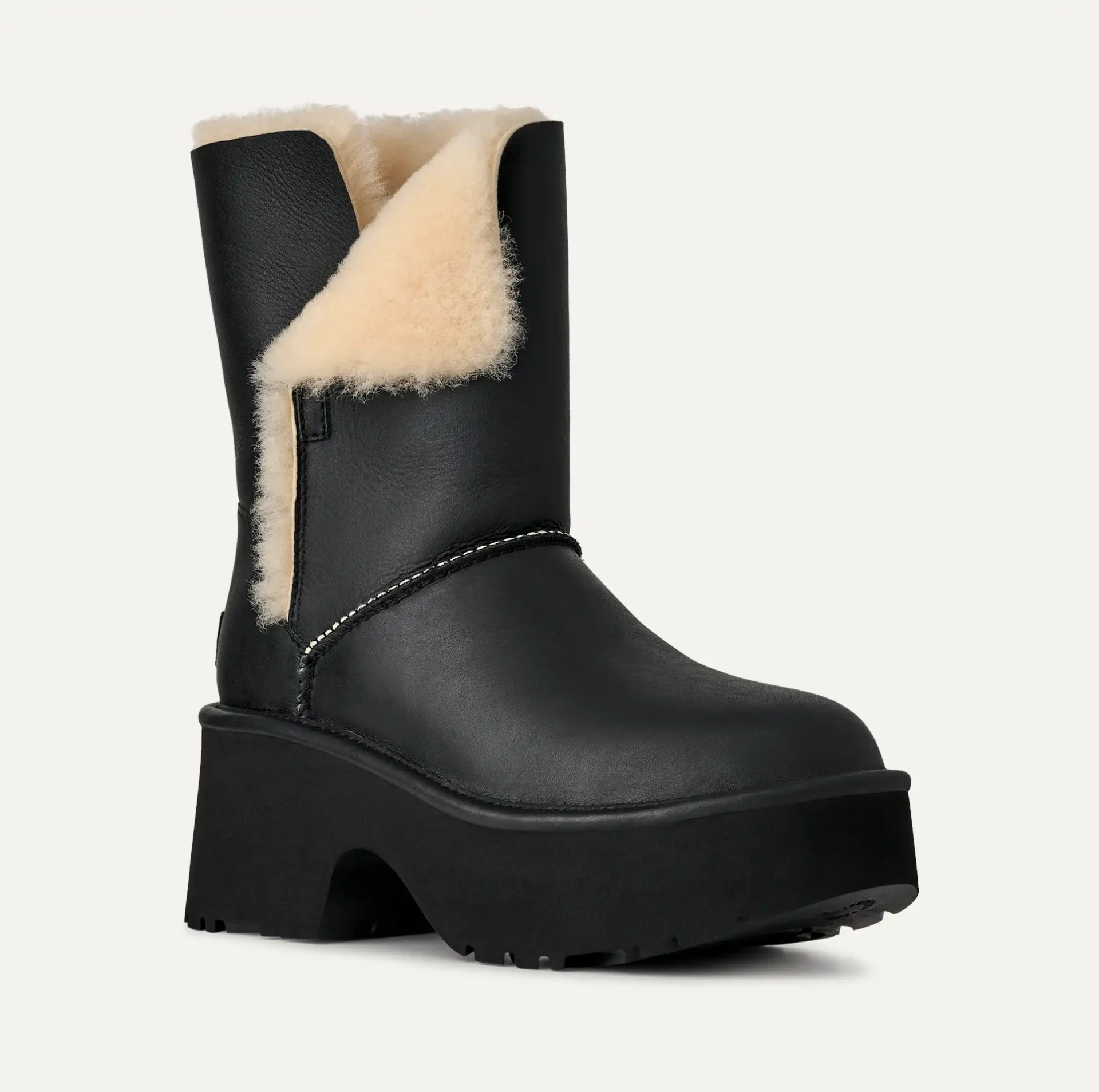 Botas Classic Esmee Leather UGG - Imagen 9