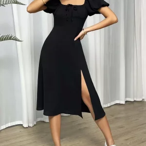 Vestido de escote cuadrado bajo con abertura