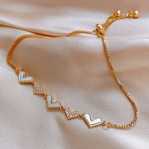 Pulsera elegante con colgante de corazón de cristal
