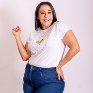 blusa camiseta con flor plus