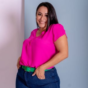 blusa magenta plus con detalle de botón