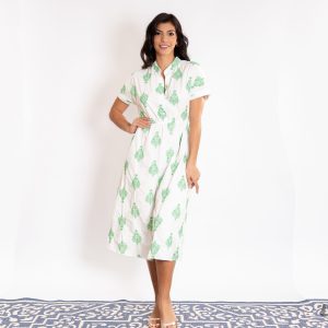 Vestido blanco con bordado verde