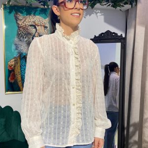 Camisa beige bordada volantes delanteros