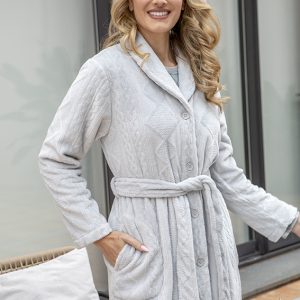 Bata de pelo abotonada