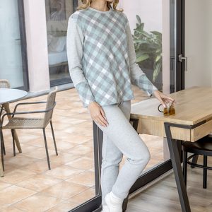 Pijama de punto milano.