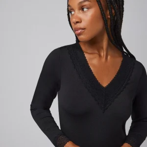 Camiseta térmica cuello pico encaje 70012