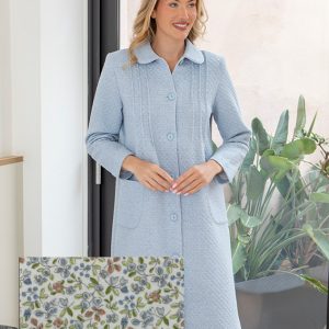 Bata de piqué con jaretas y cuello con cordón