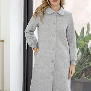 Bata abotonada con cuello bebé puños de canalé