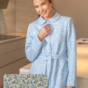 Bata larga de piqué, cuello bebé y cordón de adorno