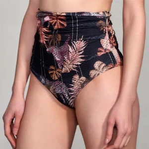 MEGAN BOTTOM – Selva Rosa Calado