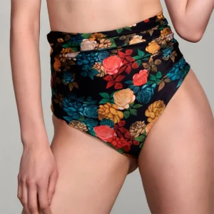 MEGAN BOTTOM – Oleos