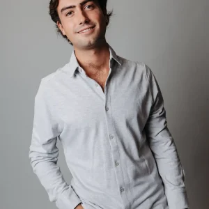 Camisa gris de hombre de punto de algodón