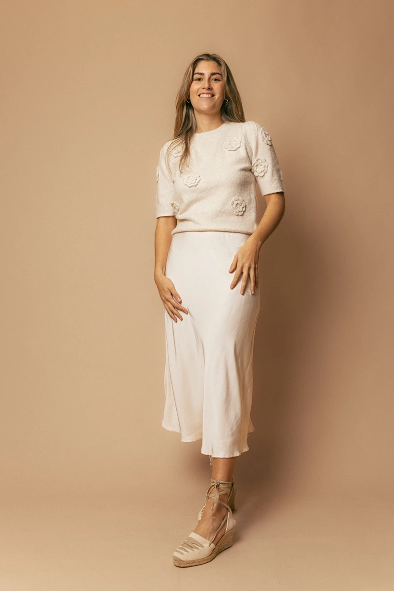 Falda midi satinada blanca