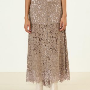 Falda larga de encaje con cola