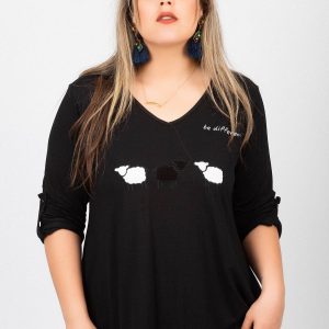 Camiseta moderna mujer curvy ovejas