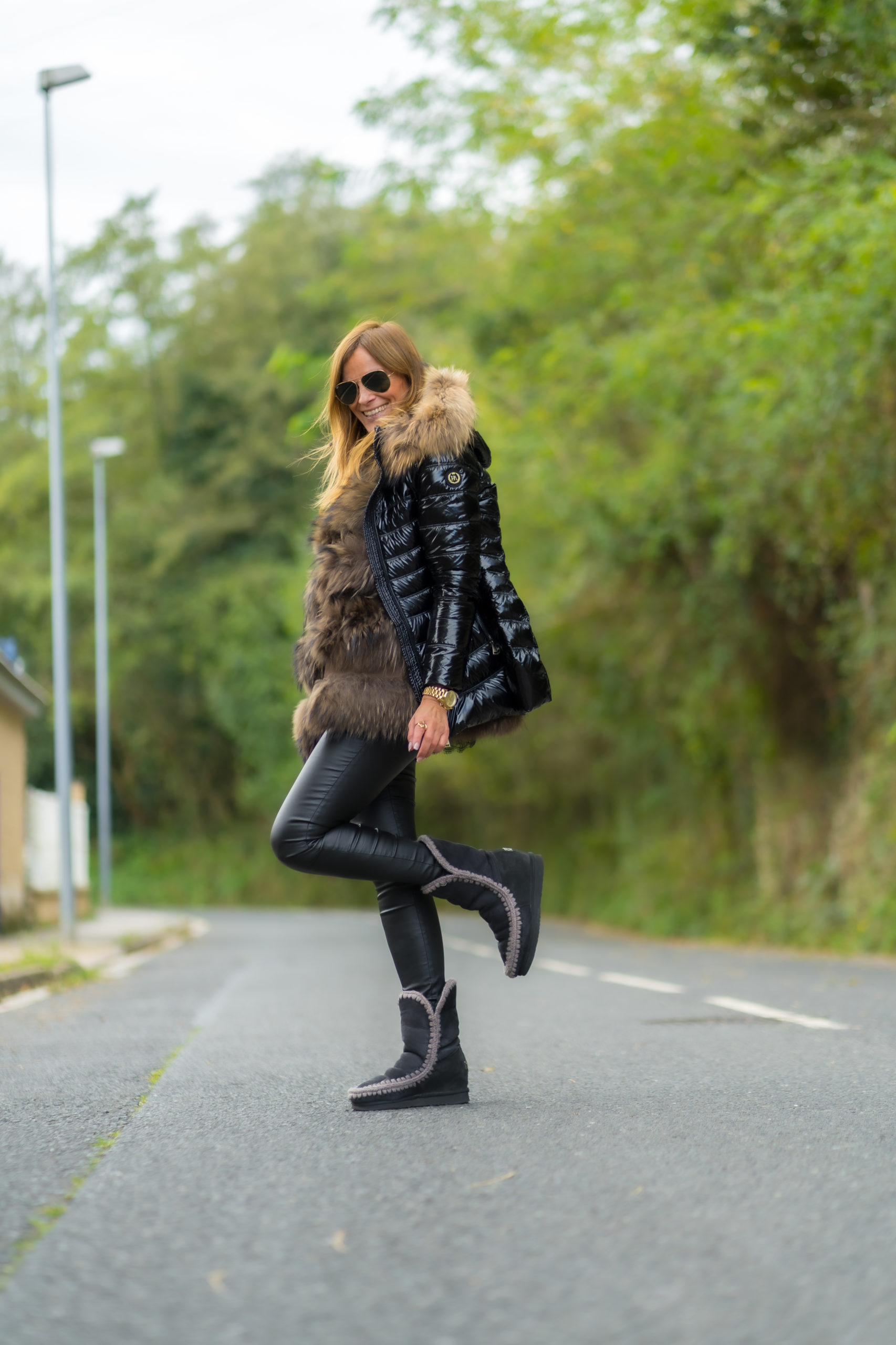 Plumífero Negro Corto de Pelo Natural