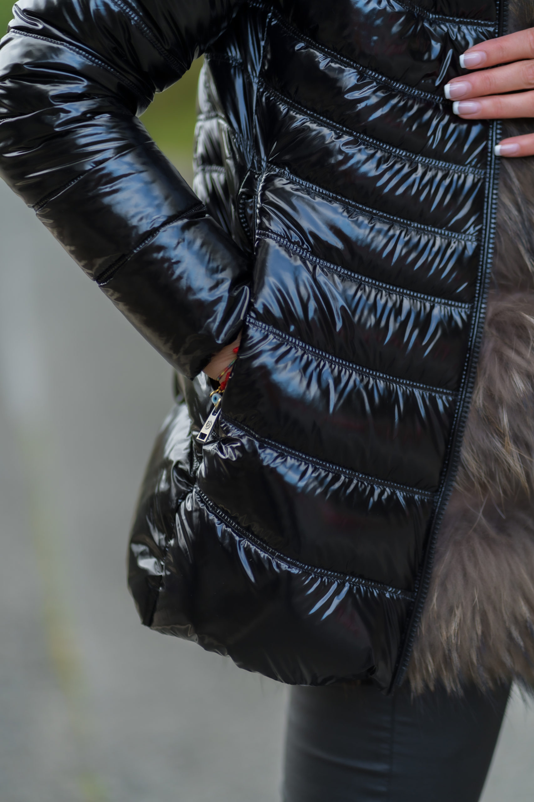 Plumífero Negro Corto de Pelo Natural - Imagen 8