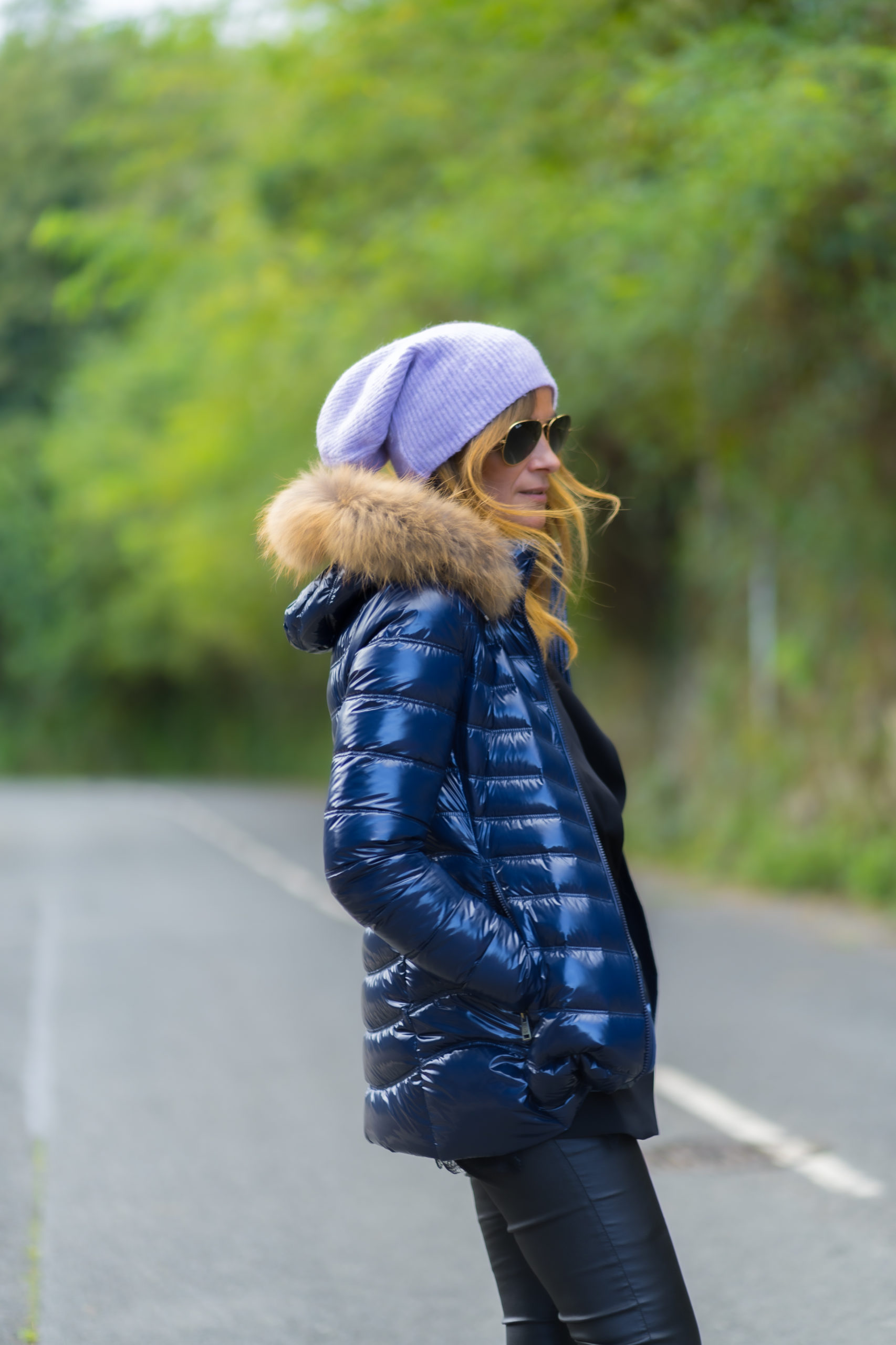 Plumífero Azul Marino Corto de Pelo Natural - Imagen 2