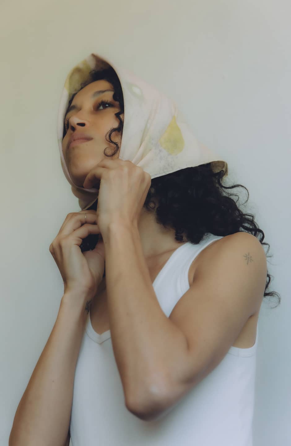 Pañuelo estampado botánico Uda - Imagen 6