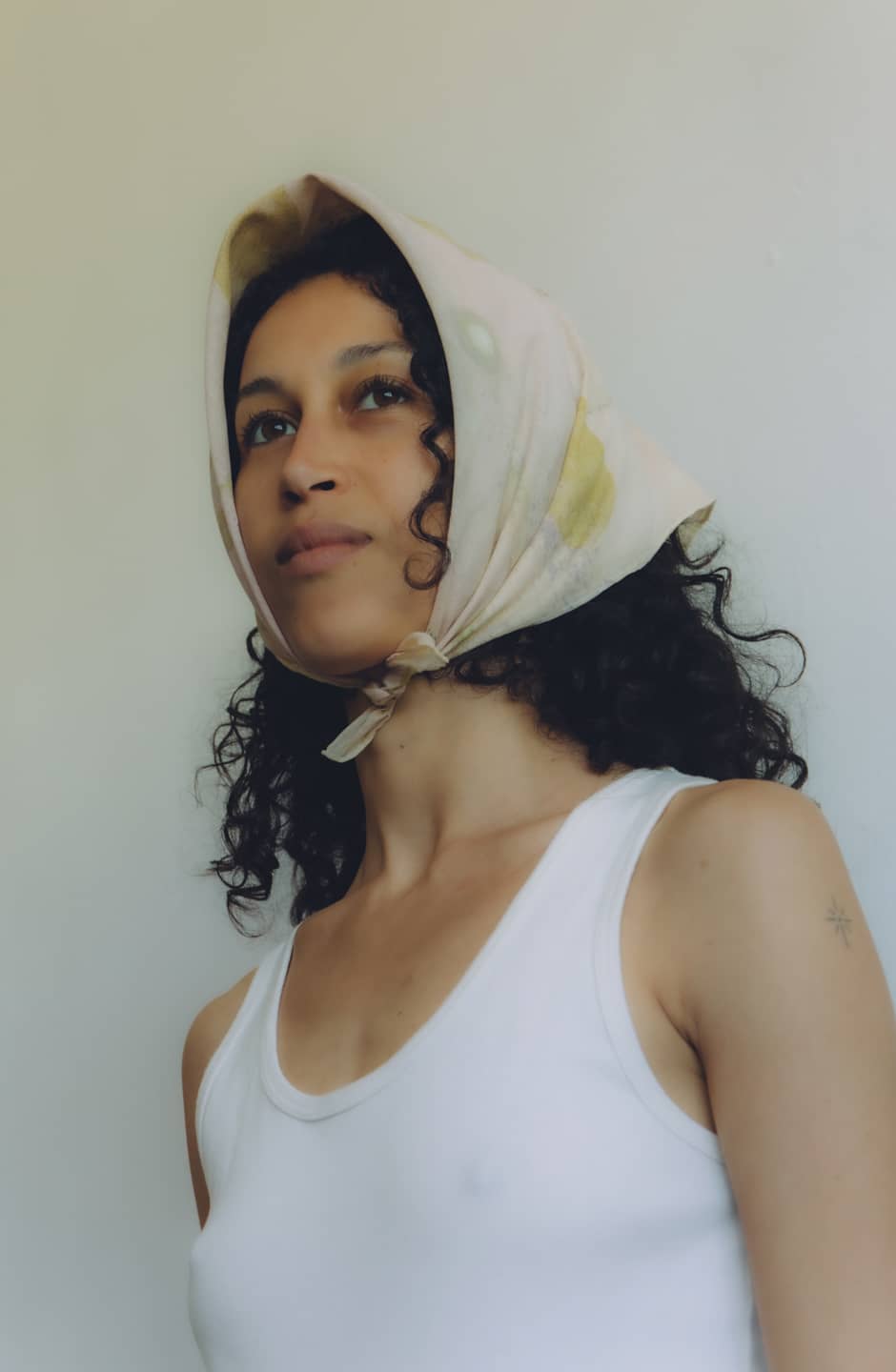 Pañuelo estampado botánico Uda - Imagen 5