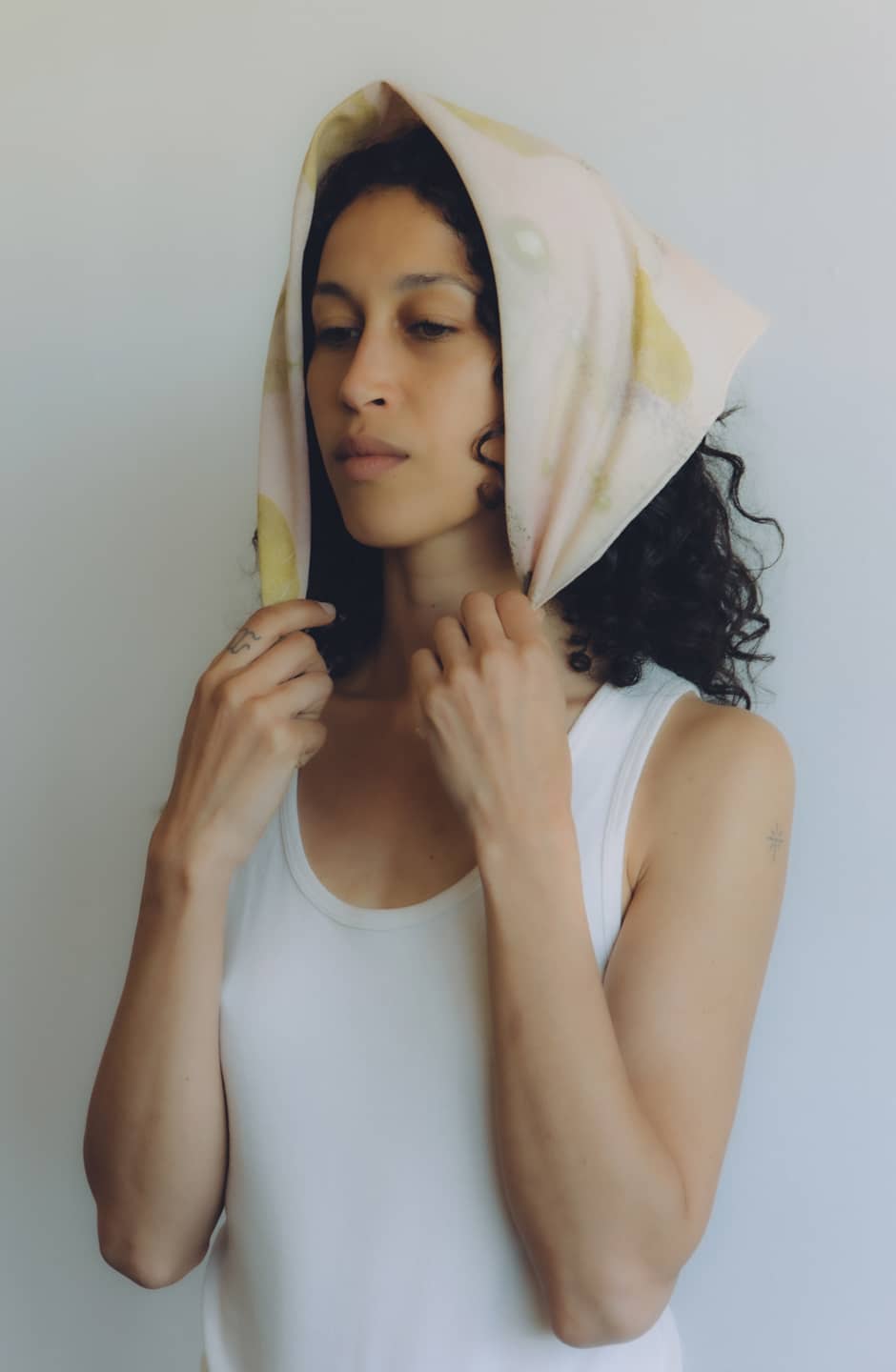 Pañuelo estampado botánico Uda - Imagen 4