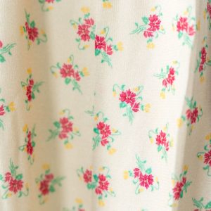 Vestido corto beige de florecitas