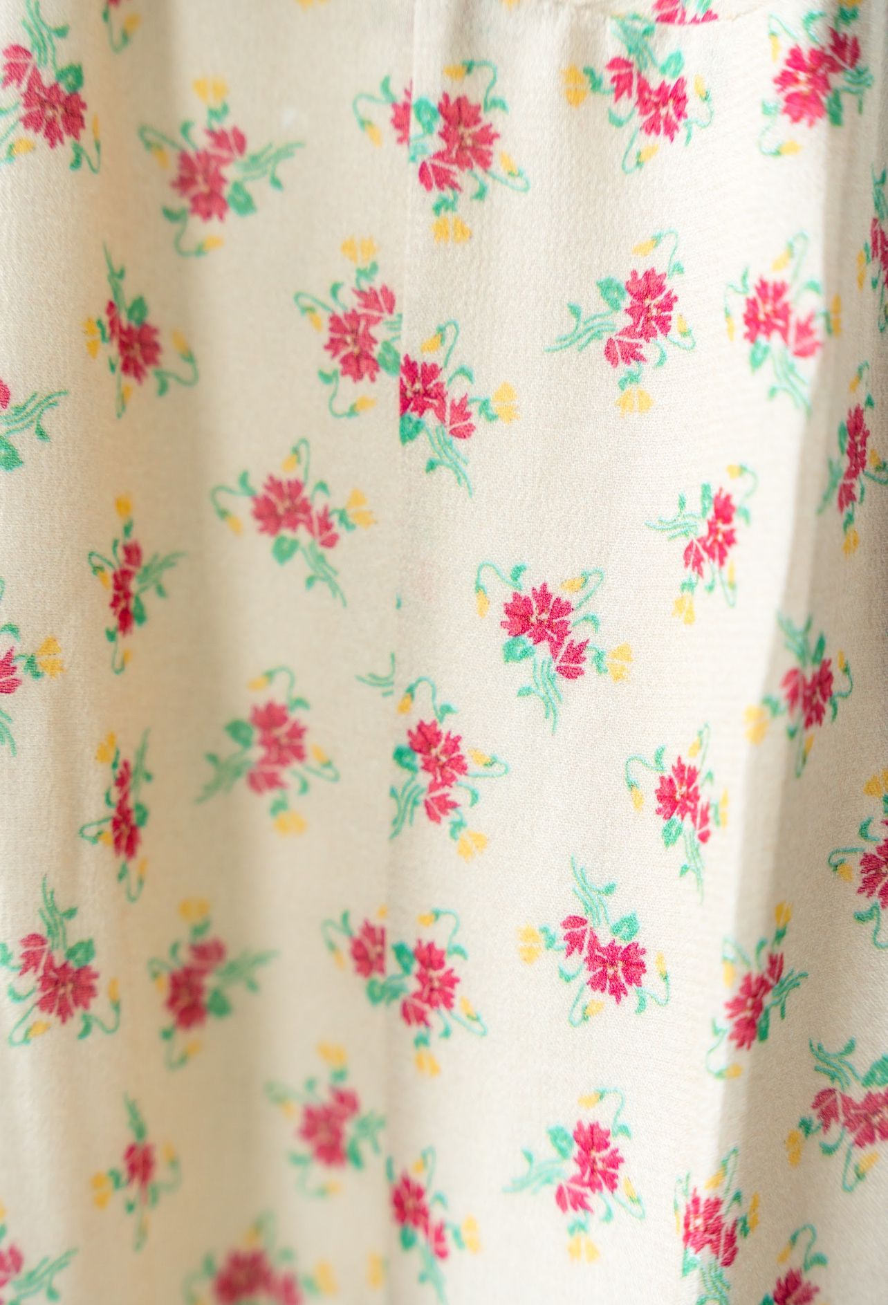 Vestido corto beige de florecitas