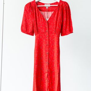 Vestido rojo corto con florecitas