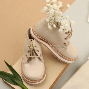 Bota Beige con Pasador
