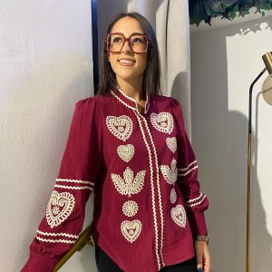 Camisa algodón granate bordados beige