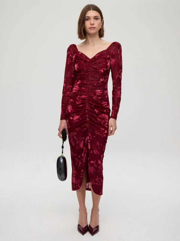 DAME – Vestido midi drapeado flores flocadas granate MIOH - Imagen 4