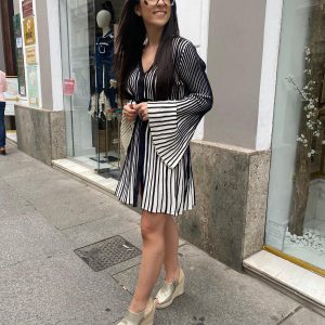 Vestido/Chaqueta canalé blanco y negro manga campana