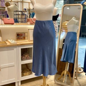FALDA RASO MIDI AZUL CIELO