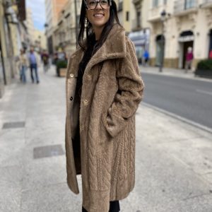 Abrigo pelo labrado cinturón