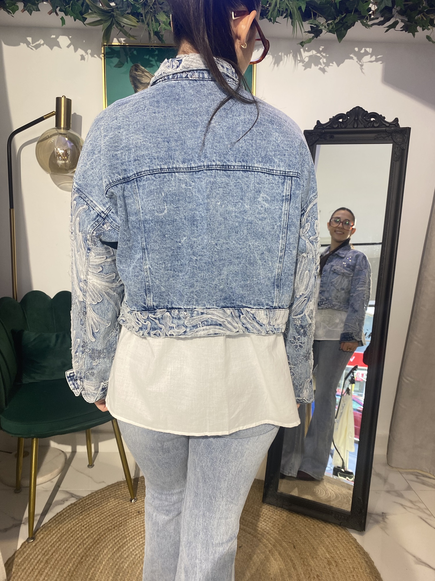 Chaqueta jeans bordado flores - Imagen 5