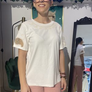Camiseta algodón cuello y manga bordada